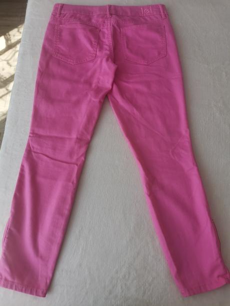 Tristvrtove nohavice, 38