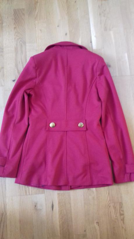 Červený kabátik, atmosphere,38