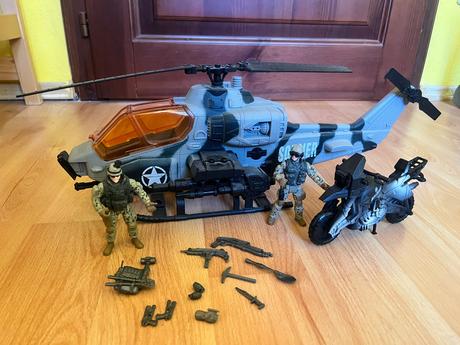 Vojenský vrtuľník s motorkou, 