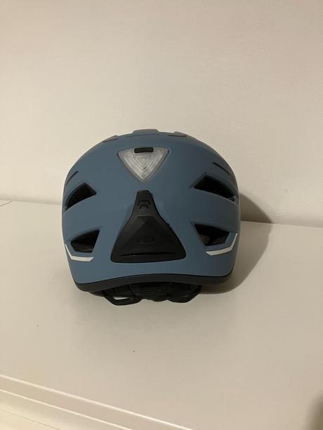 Cyklistická prilba abus, l