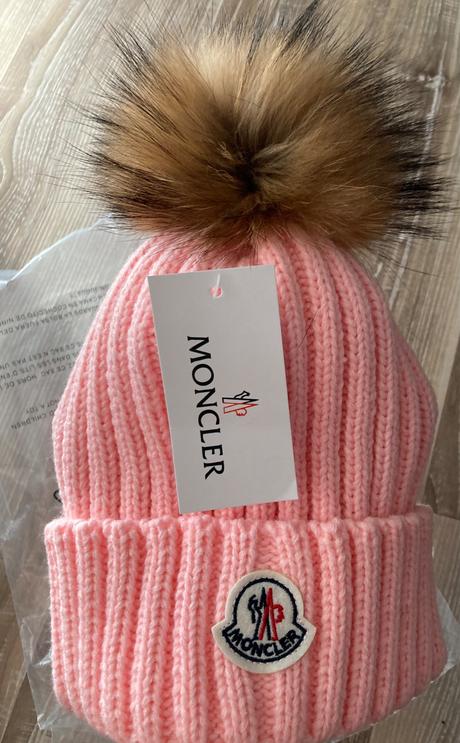Krásna nová čiapka moncler, 