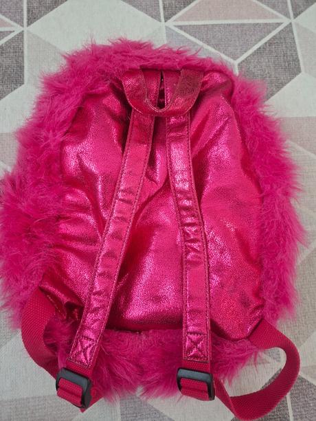 Chlpatý ruksak, next