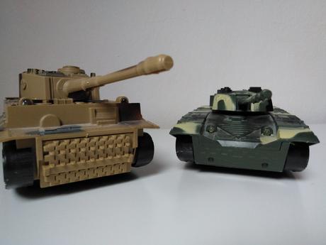 Tanky na diaľkové ovládanie 2 ks,
