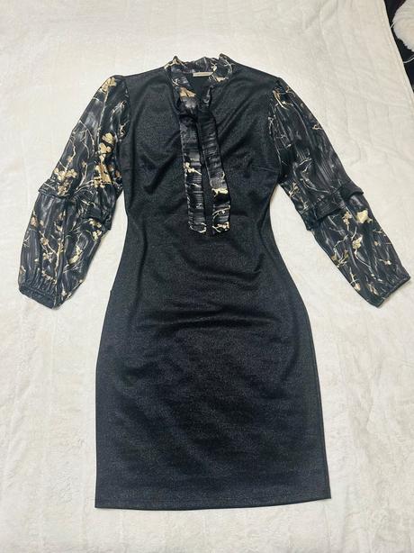 Nádherné čiernozlaté šaty zn. magenta, m / s