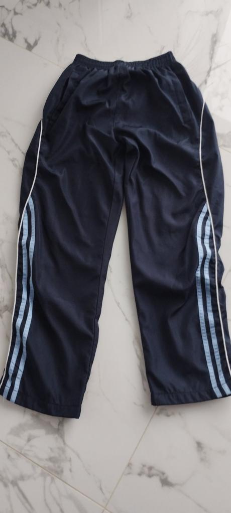 Pošlite tepláky šuštákové, 146