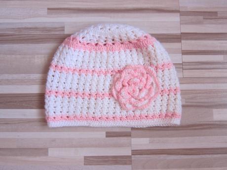 2x háčkované čapice, 110