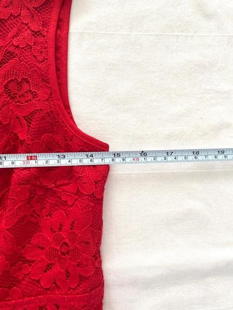 Čipkovaná červená blúzka s volánom gok, s