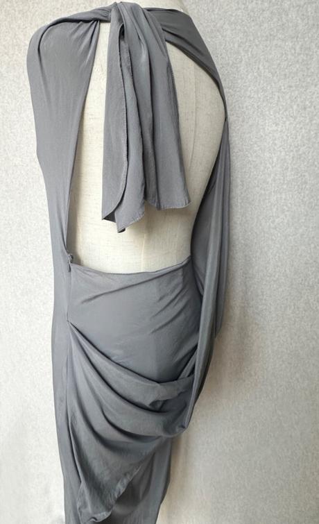 Luxusné asymetrické šaty, 36