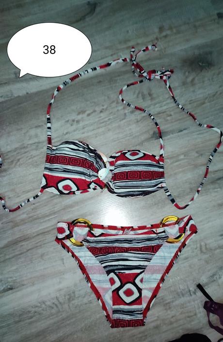 Bikiny, 38