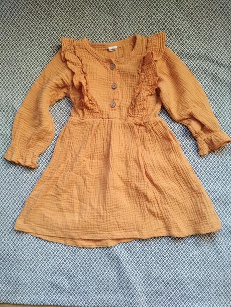 Mušelinové šaty, 110