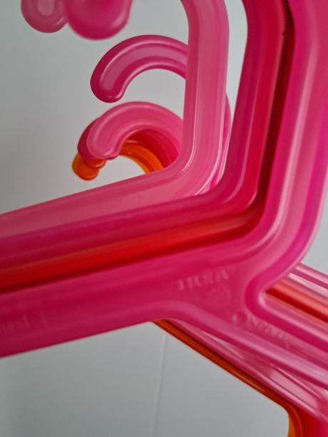 Ikea detske ruzove vesiaky 5e,