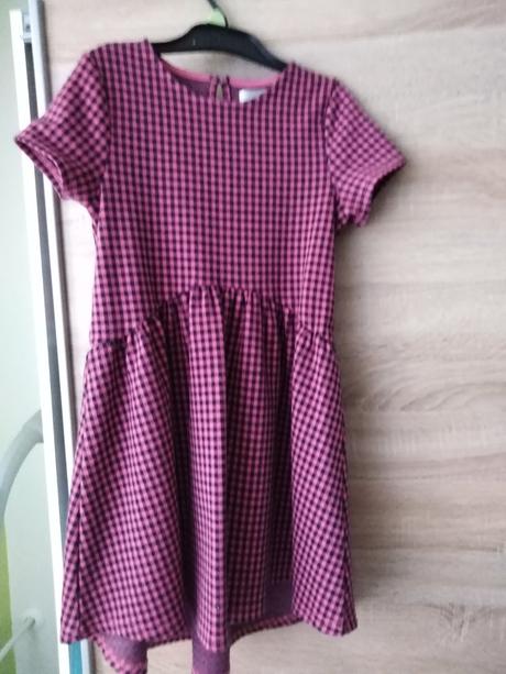 Dievčenské saty, 122