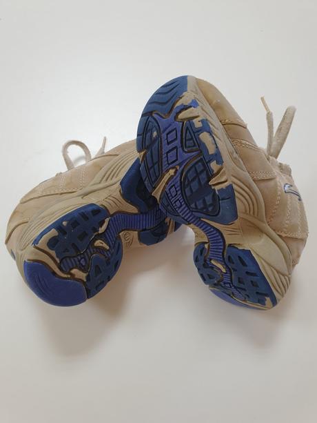 Béžové topánky, 27