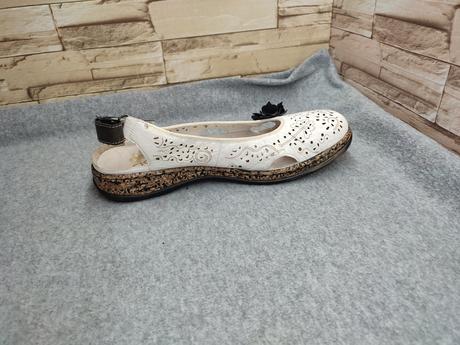 Rieker 42 - dámske dierkované kožené našuchovačky, rieker,42