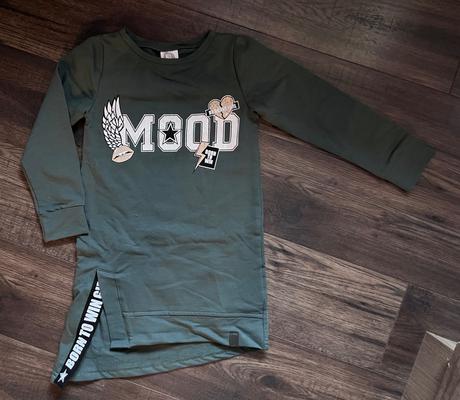 Mikinové šaty, 104