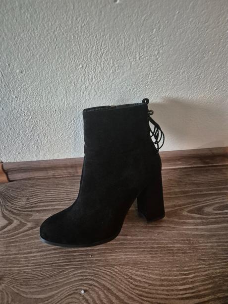 Kotnikove čižmy, 38