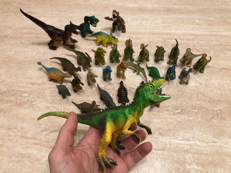 Dinosaury, 30 kusov, cena spolu, 