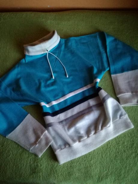 Pulover predĺžené ramená, s