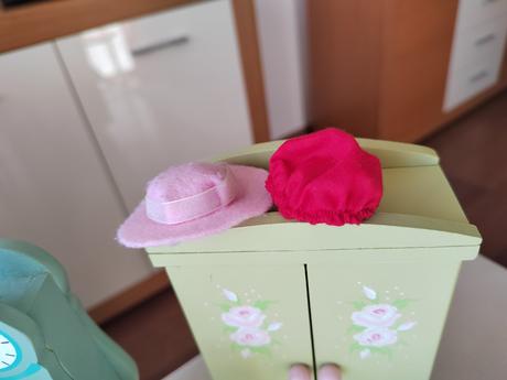 Spálňa do domčeka pre bábiky,