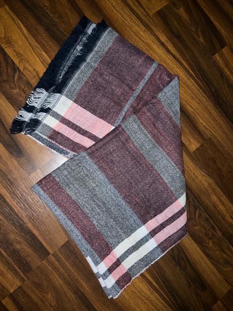 Dlhý teplý šál, amisu