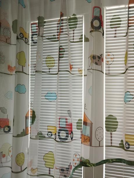 Detská záclona s traktormi,