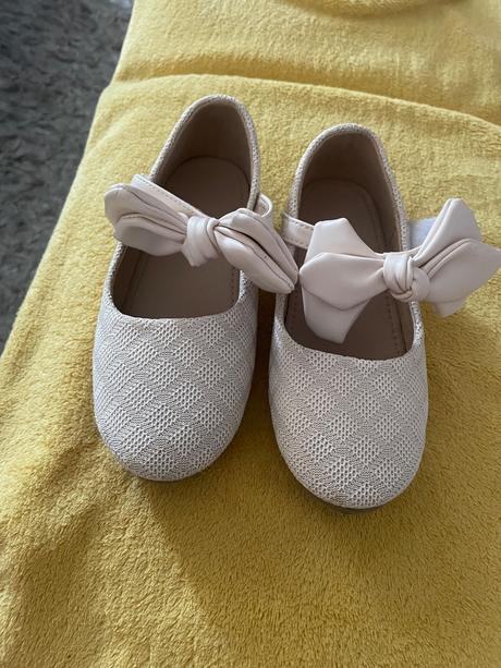 Dievcenske topanky, 29