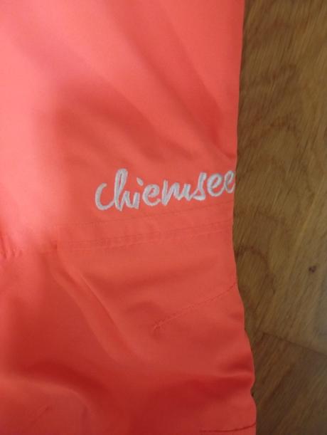 Nádherné neónové otepľovačky, 146