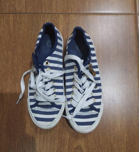 Pruhované tenisky, 36