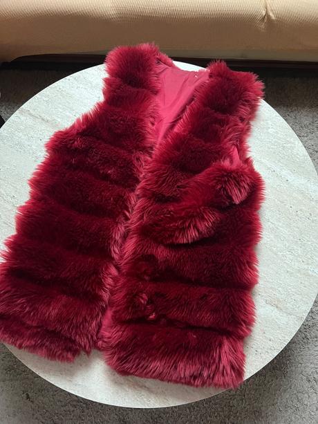 Kozusinova burgundy vesta,