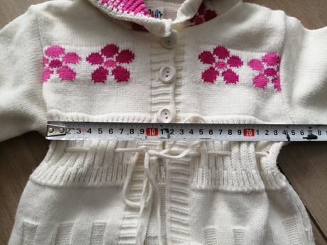 Svetrík s brmbolcami, 98