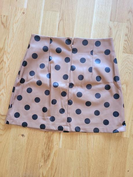 Hnedá sukňa, gate,s