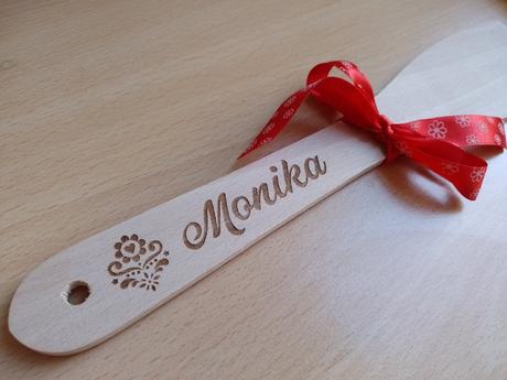 Vareška s vlastným nápisom, 