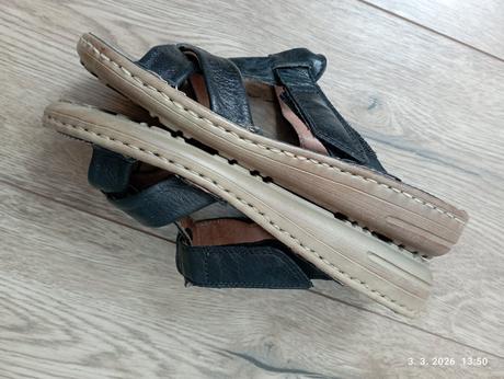 Kožené šľapky (už s poštou), lasocki,35