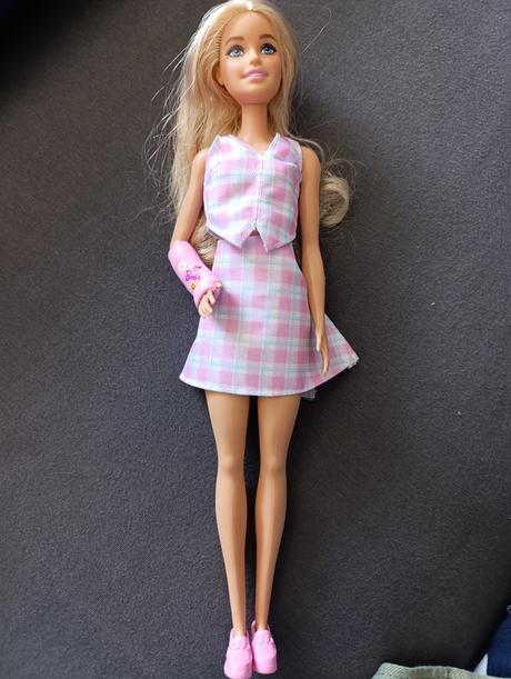 Barbie so sadrou, 