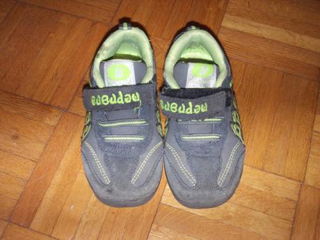 Topánky, tenisky, 25