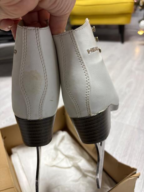 Korčule na ľad pre dievca, 31