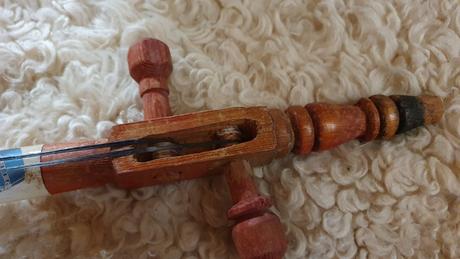 Tradičný hudobný nástroj-rebab, 