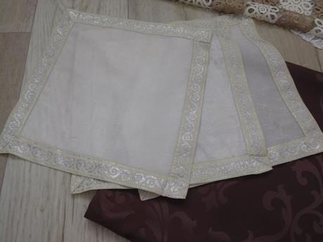 Obrusy krémovo hnedasté, 