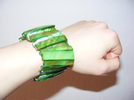 Bižuteria - náramky a náušnice,