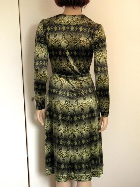 Zelené retro šaty s hadím vzorom, m