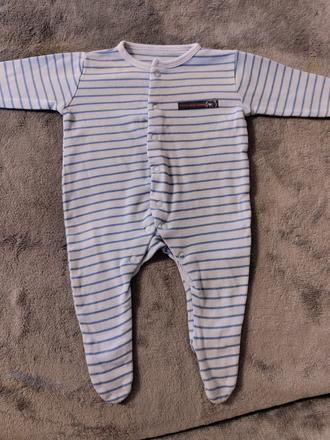 Prúžkovaný overal na spanie, 56