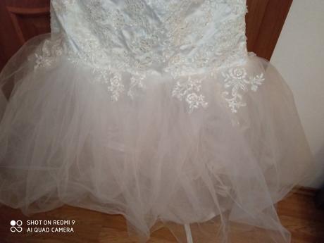 Staré svadobné šaty ., 