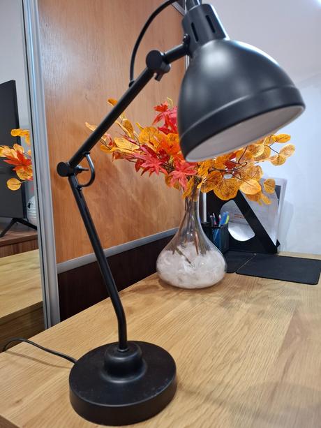 Nová čierna stolová lampa jysk, 