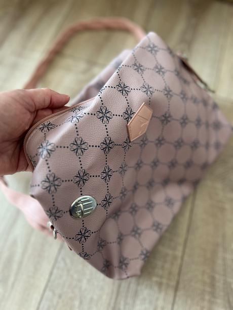 Crossbody ruzova kabelka, avon