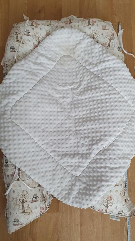 Perinka (zavinovačka)+hniezdo, 