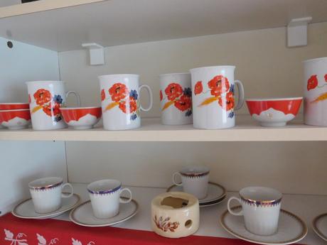 Šálky nekompletné sady,,