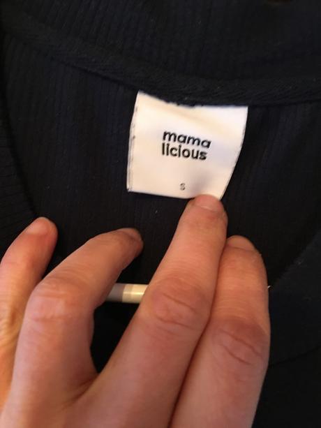 Tehotenské tmavomodré rebrované šaty mama licious, s