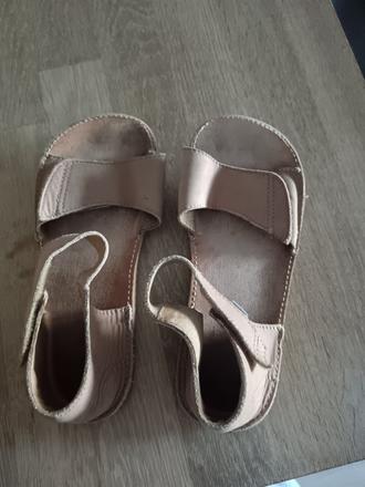 Barefoot ok bare sandále, 32