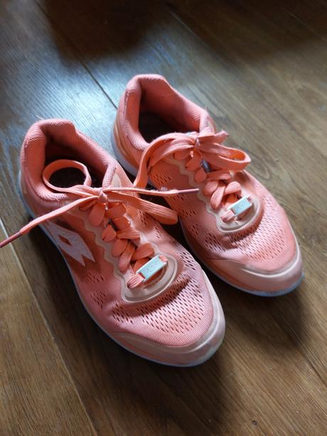 Dvoje tenisky, lotto,36