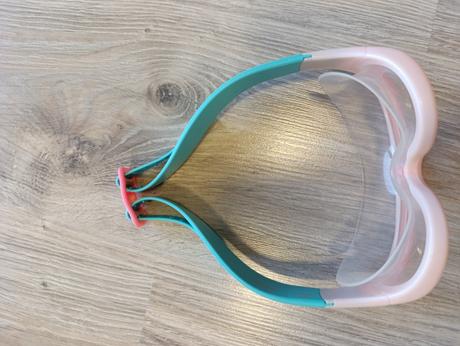 Dievčenské potápačské okuliare, 